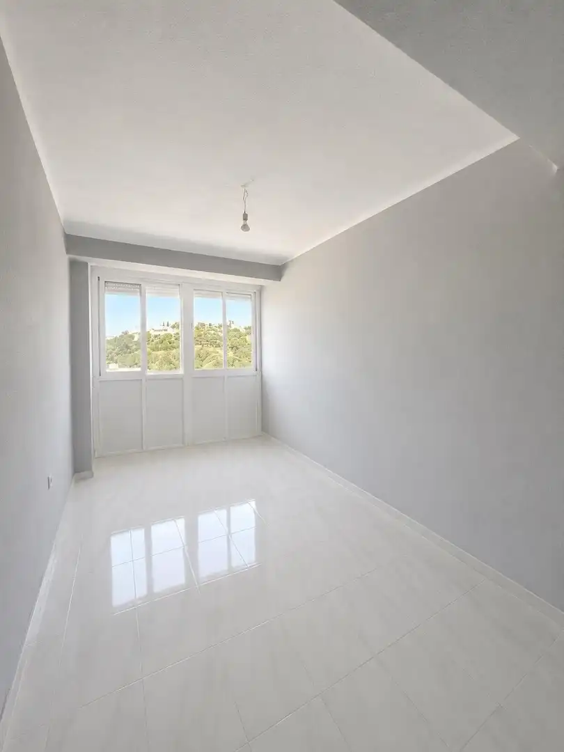 Habitación de Piso en venta en Málaga con Terraza y Balcón
