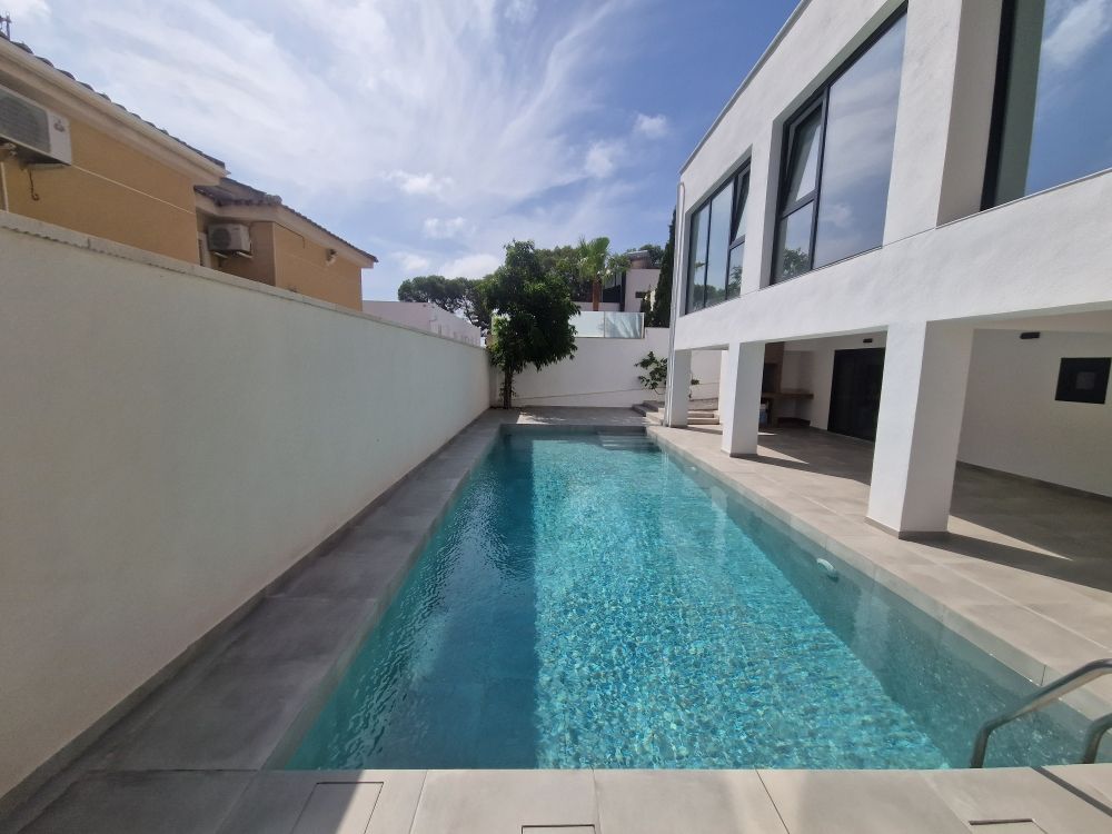 Piscina de Casa o xalet en venda en Torrevieja amb Aire condicionat, Calefacció i Jardí privat