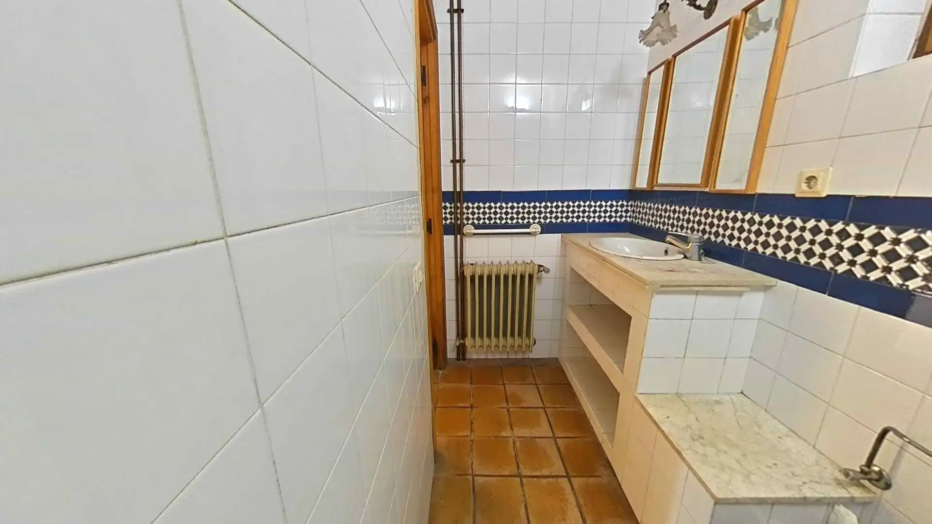 Baño de Casa adosada en venta en Galar con Calefacción, Terraza y Horno