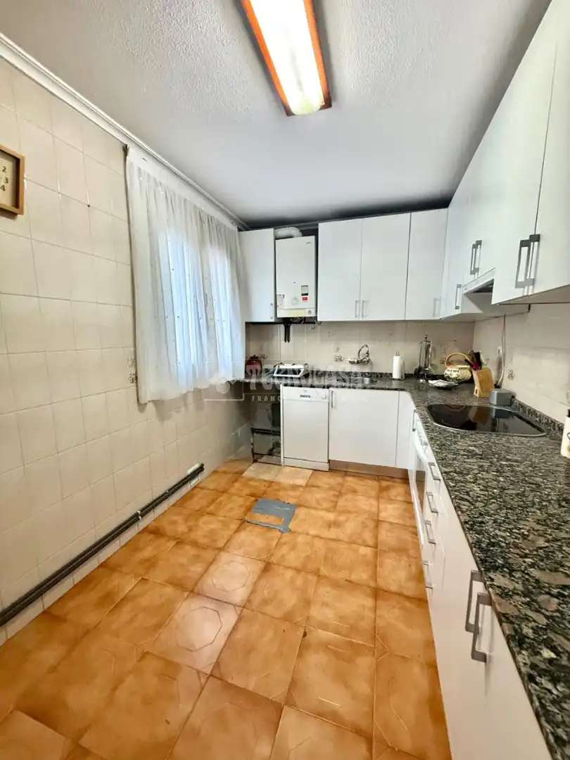 Cocina de Piso en venta en Santander con Calefacción y Amueblado