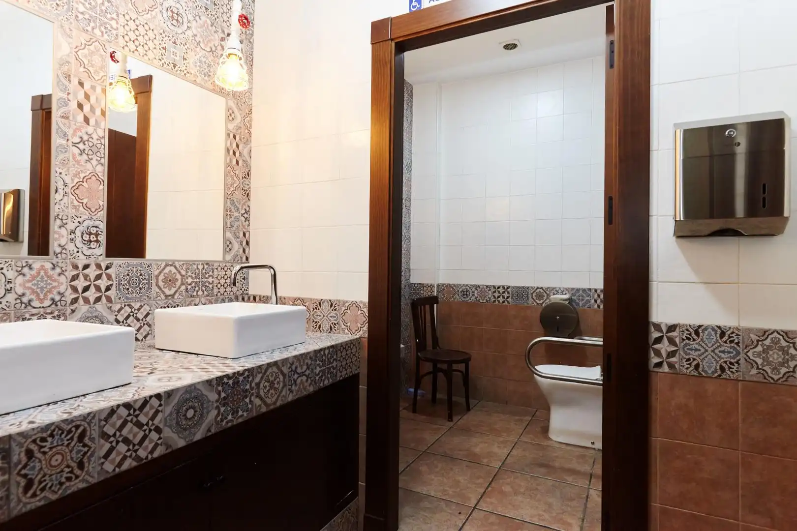 Badezimmer von Geschaftsraum zum Verkauf in Mancha Real mit Klimaanlage