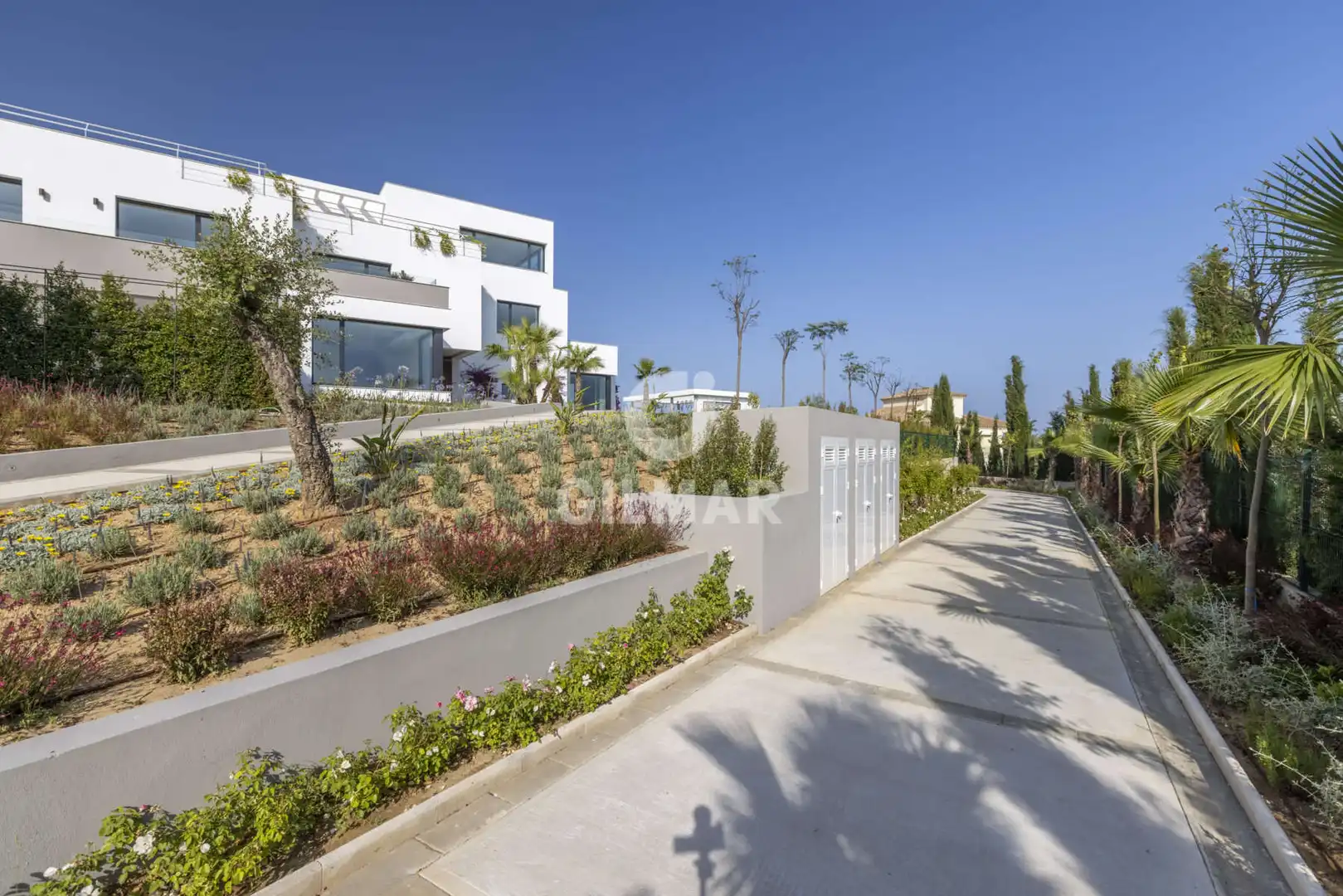 Vista exterior de Casa o xalet en venda en Sotogrande amb Calefacció, Jardí privat i Piscina