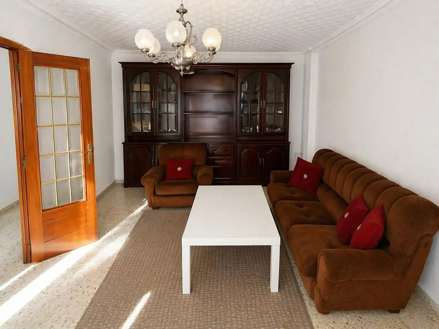 Wohnzimmer von Country house zum Verkauf in Gelsa mit Heizung