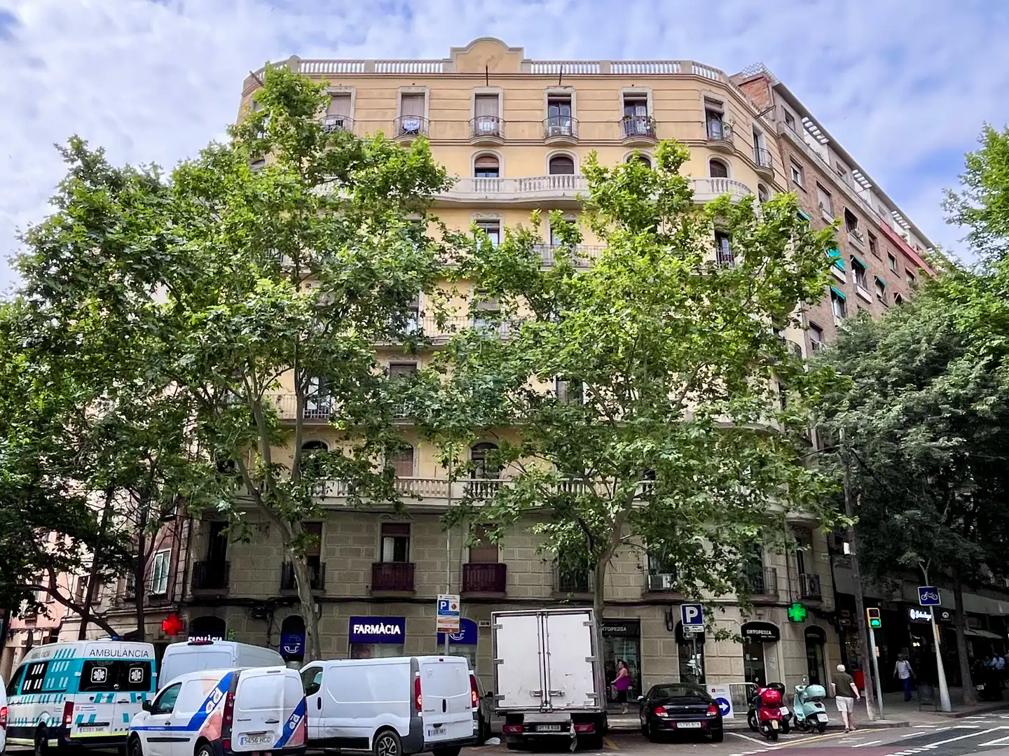 Außenansicht von Wohnung zum Verkauf in Barcelona mit Klimaanlage, Heizung und Parkett