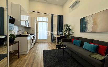 Living room of Flat for sale in  Madrid Capital  with Heating and Furnished