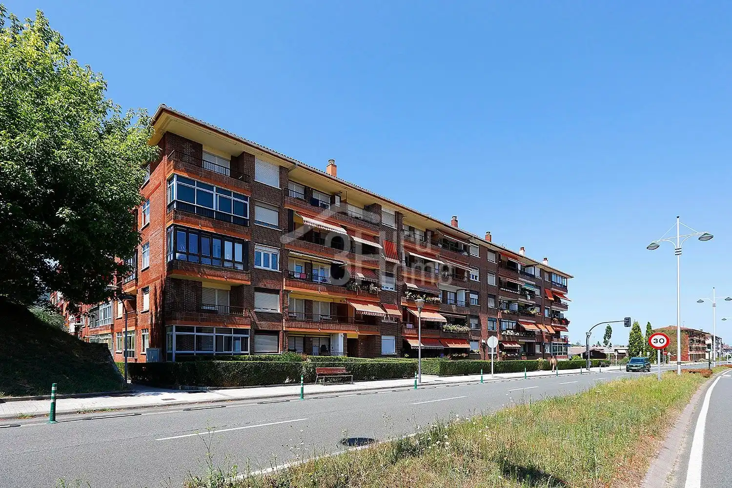 Vista exterior de Pis en venda en Irun  amb Calefacció, Terrassa i Traster