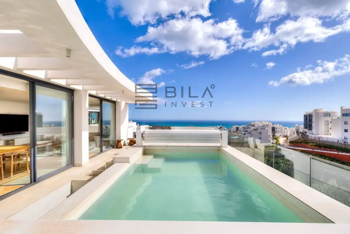 Piscina de Àtic en venda en Fuengirola amb Aire condicionat, Terrassa i Traster