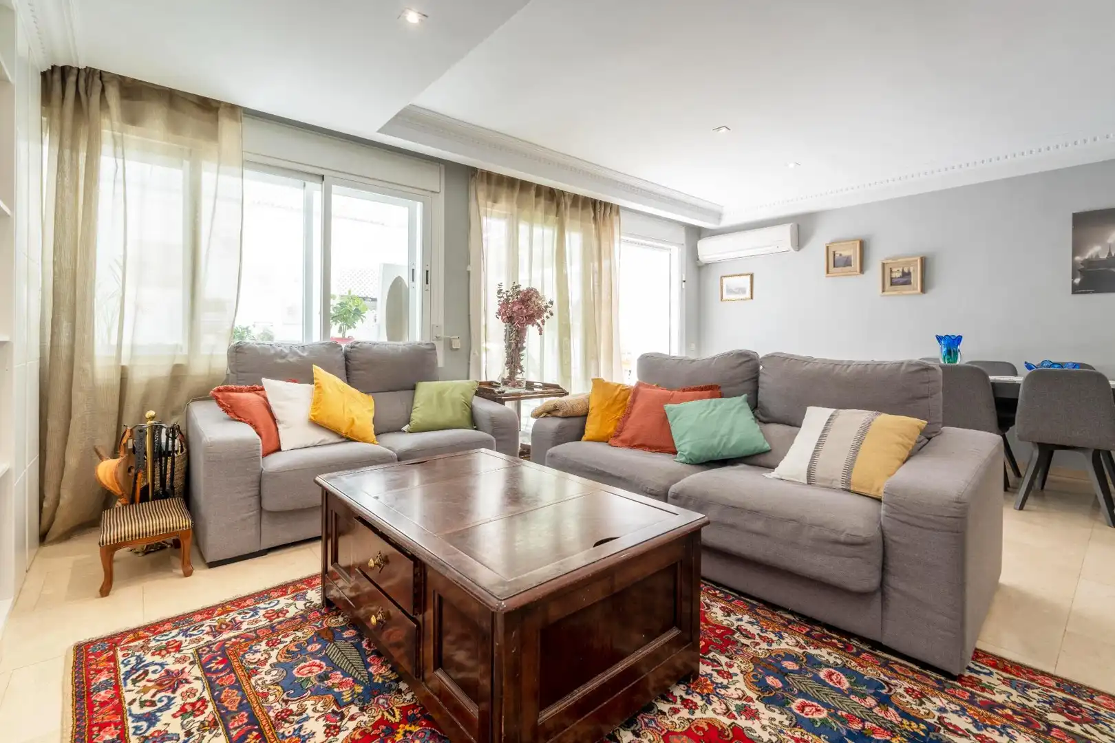 Sala d'estar de Casa adosada en venda en Madrid amb Aire condicionat, Calefacció i Jardí privat