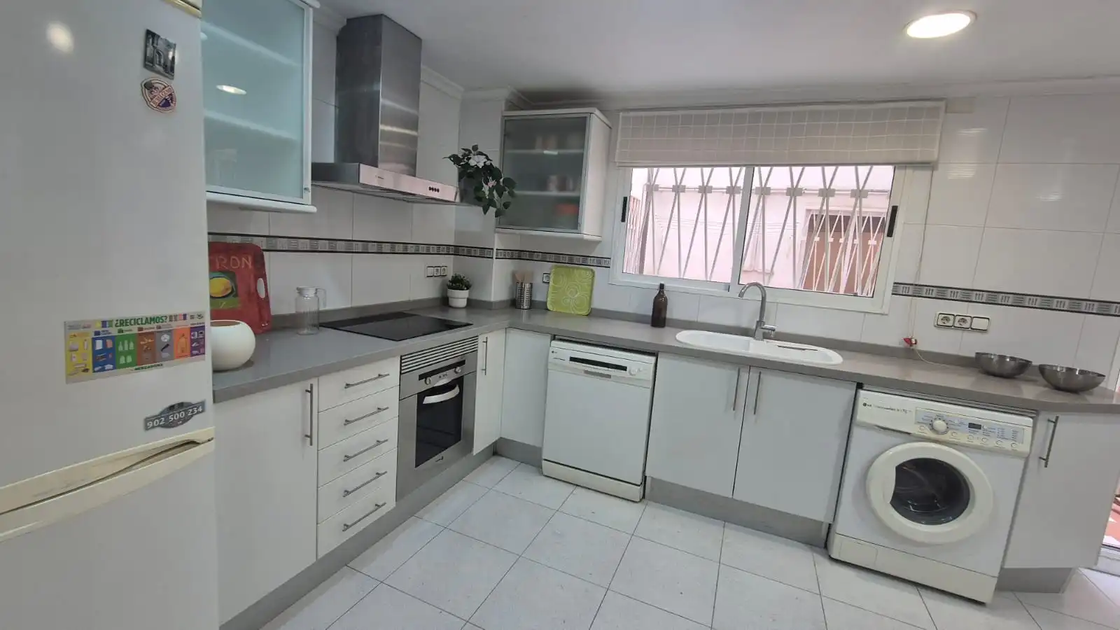 Cocina de Piso en venta en La Pobla de Farnals con Terraza, Horno y Balcón