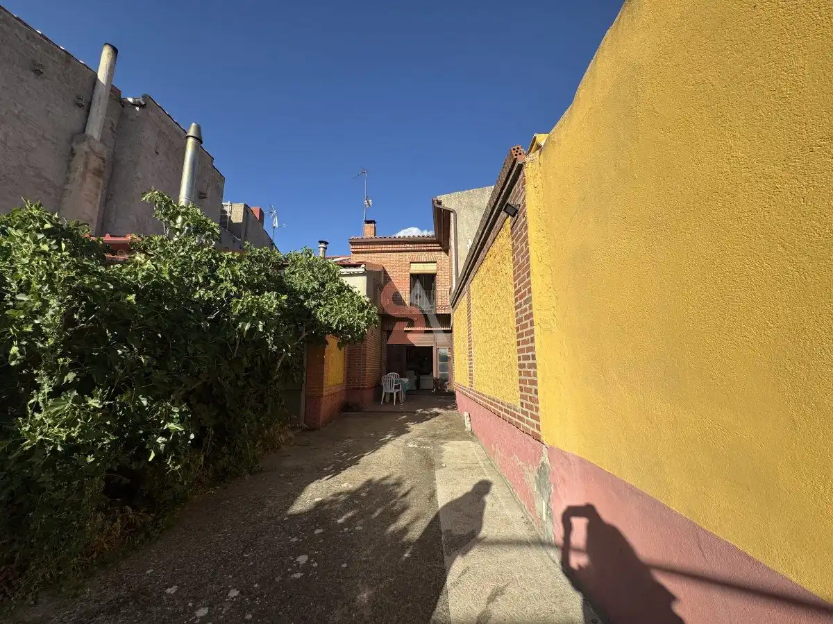 Vista exterior de Casa o chalet en venta en Alcazarén con Calefacción, Terraza y Trastero