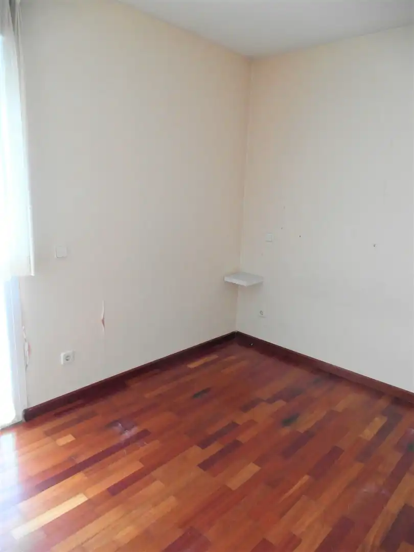 Habitación de Casa adosada en venta en Madrid con Aire acondicionado, Calefacción y Jardín privado