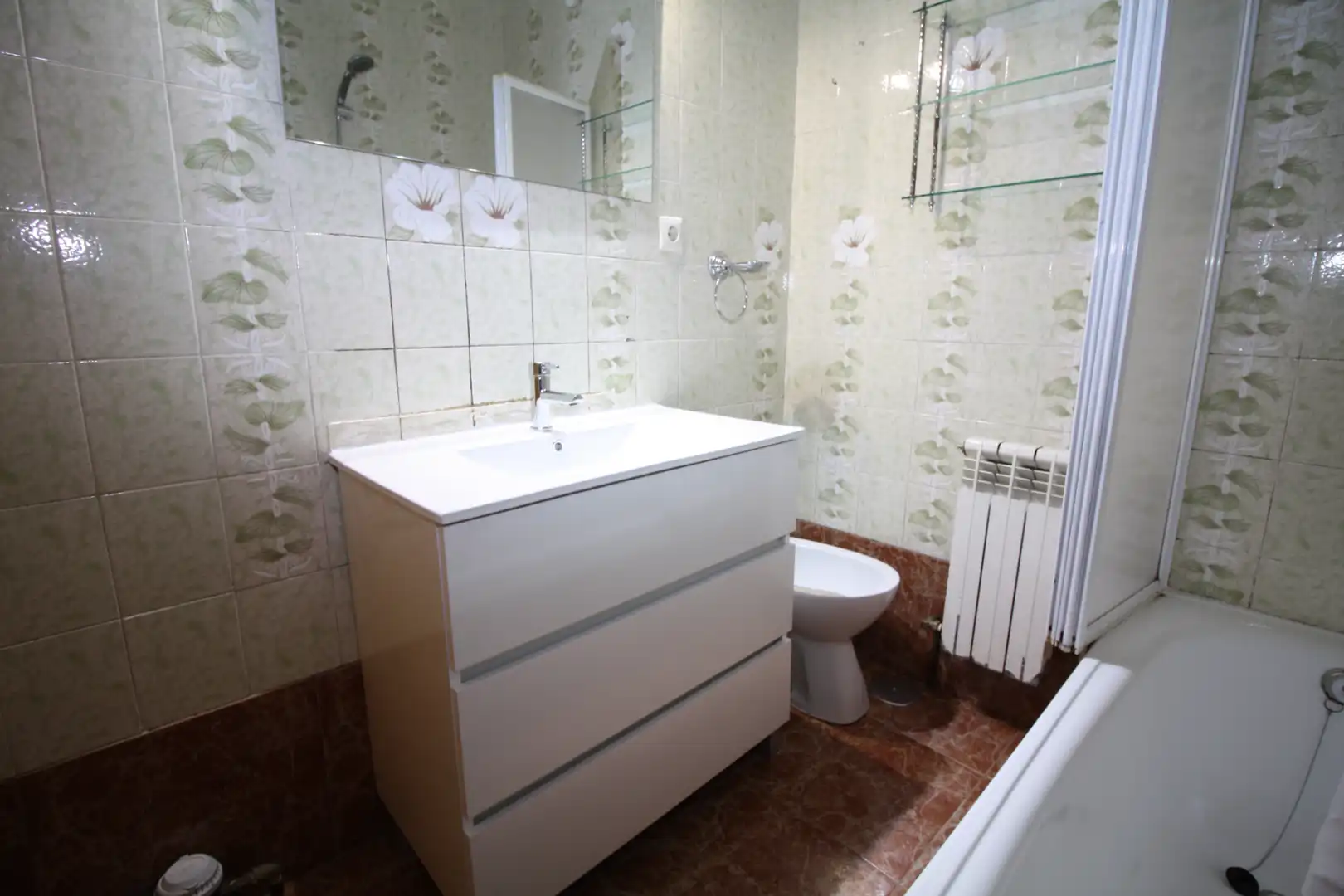 Baño de Piso de alquiler en Valladolid con Amueblado, Lavadora y Microondas