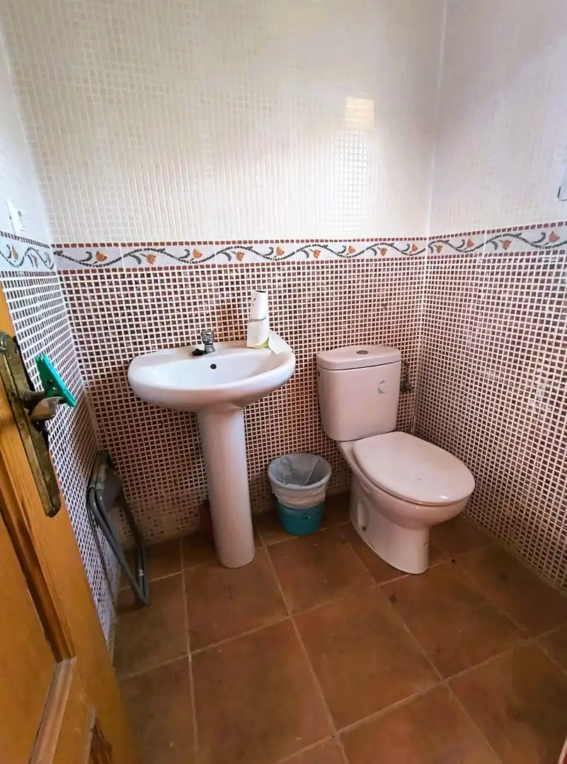 Bany de Casa o xalet en venda en Crevillent amb Aire condicionat, Jardí privat i Traster