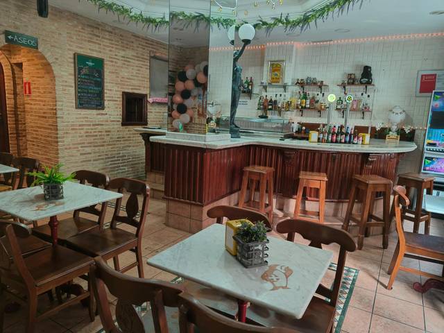 Local comercial en Venta en Calle Pradilla en Carolinas Altas