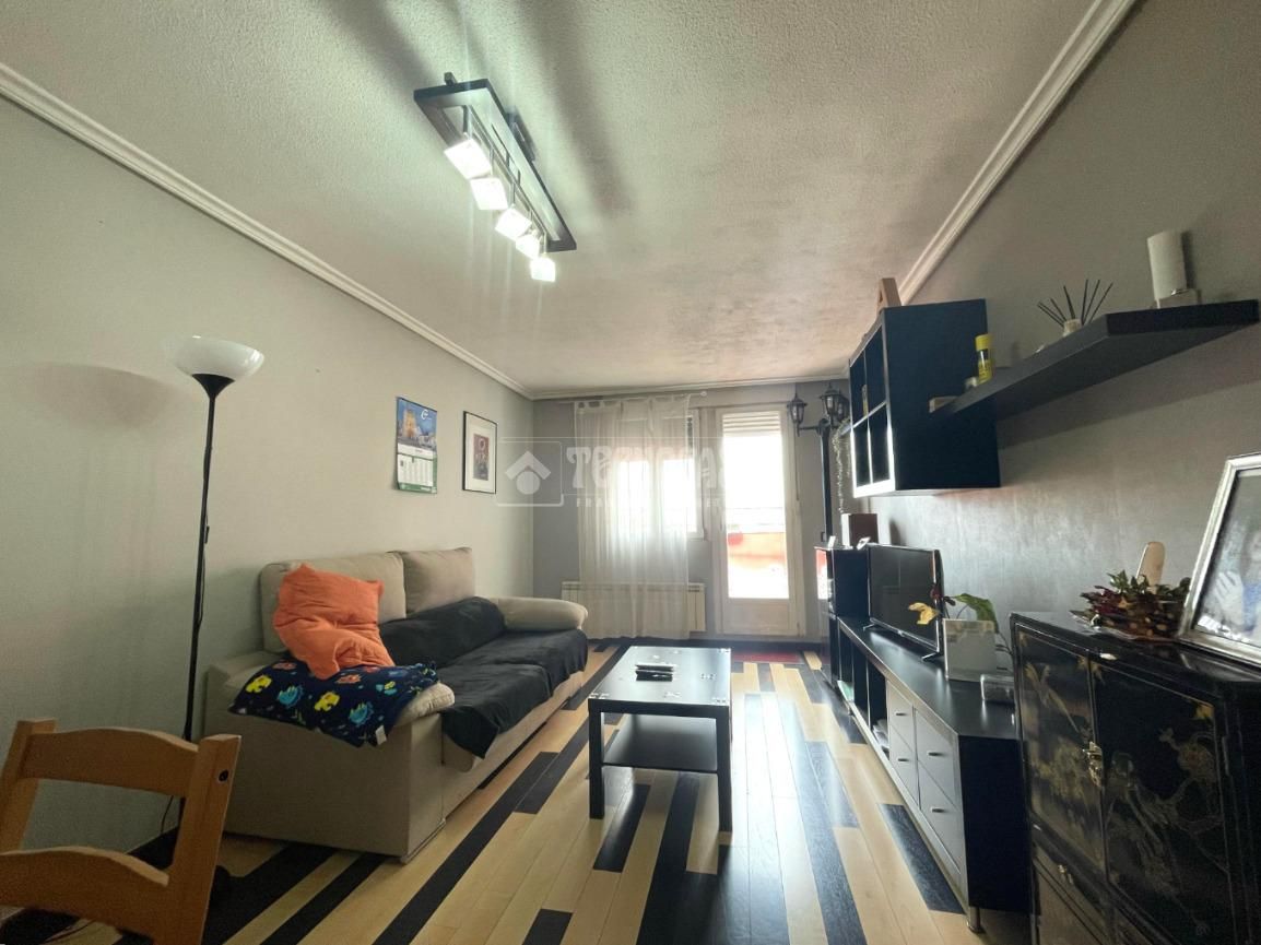 Living room of Flat for sale in Valladolid Capital  with Heating, Furnished and Balcony
