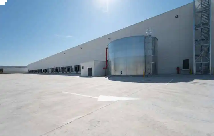 Vista exterior de Nau industrial de lloguer en Azuqueca de Henares