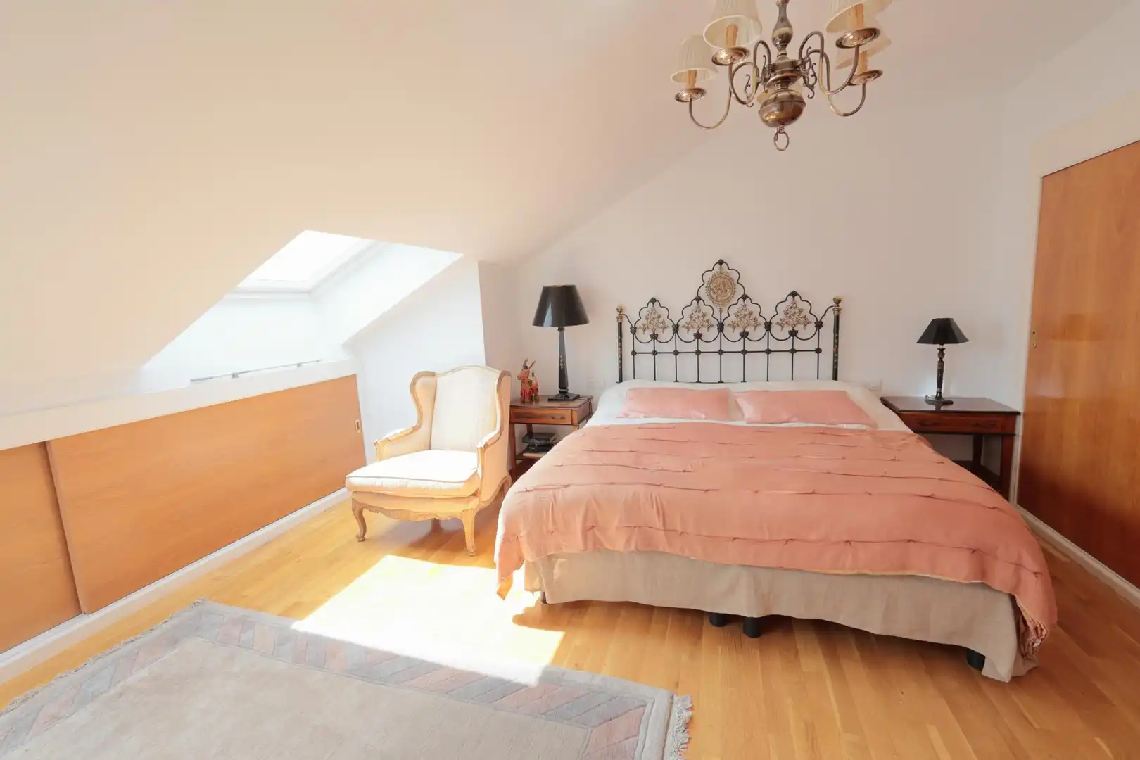 Schlafzimmer von Dachboden zum Verkauf in Bembibre mit Heizung und Balkon