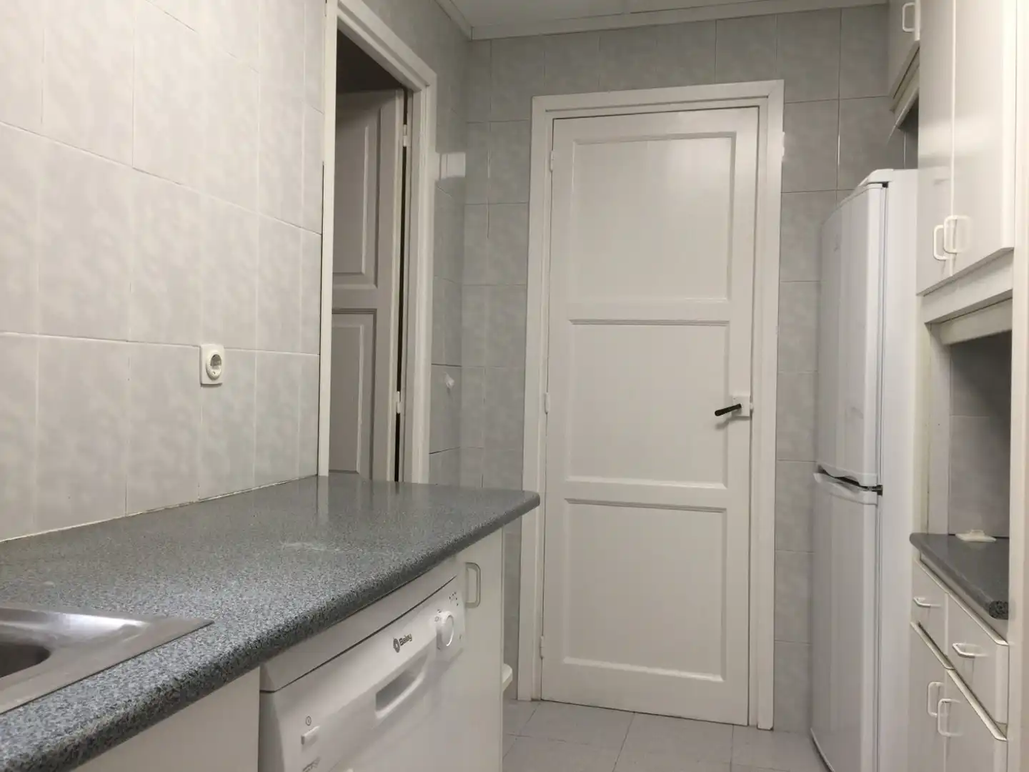 Cuina de Apartament de lloguer en Girona amb Calefacció, Moblat i TV