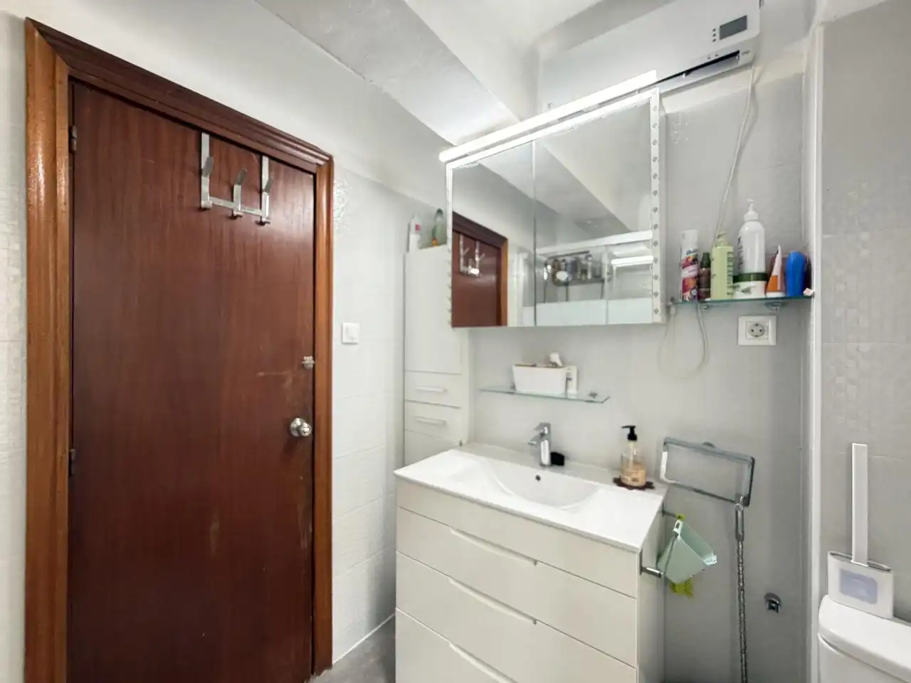 Bathroom of Flat for share in Alicante / Alacant  with Furnished