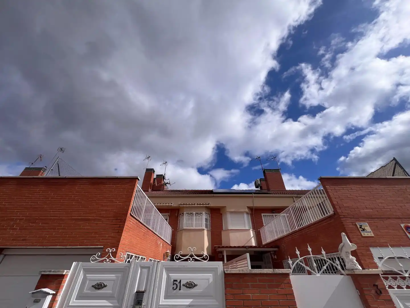Vista exterior de Casa adosada en venta en Parla