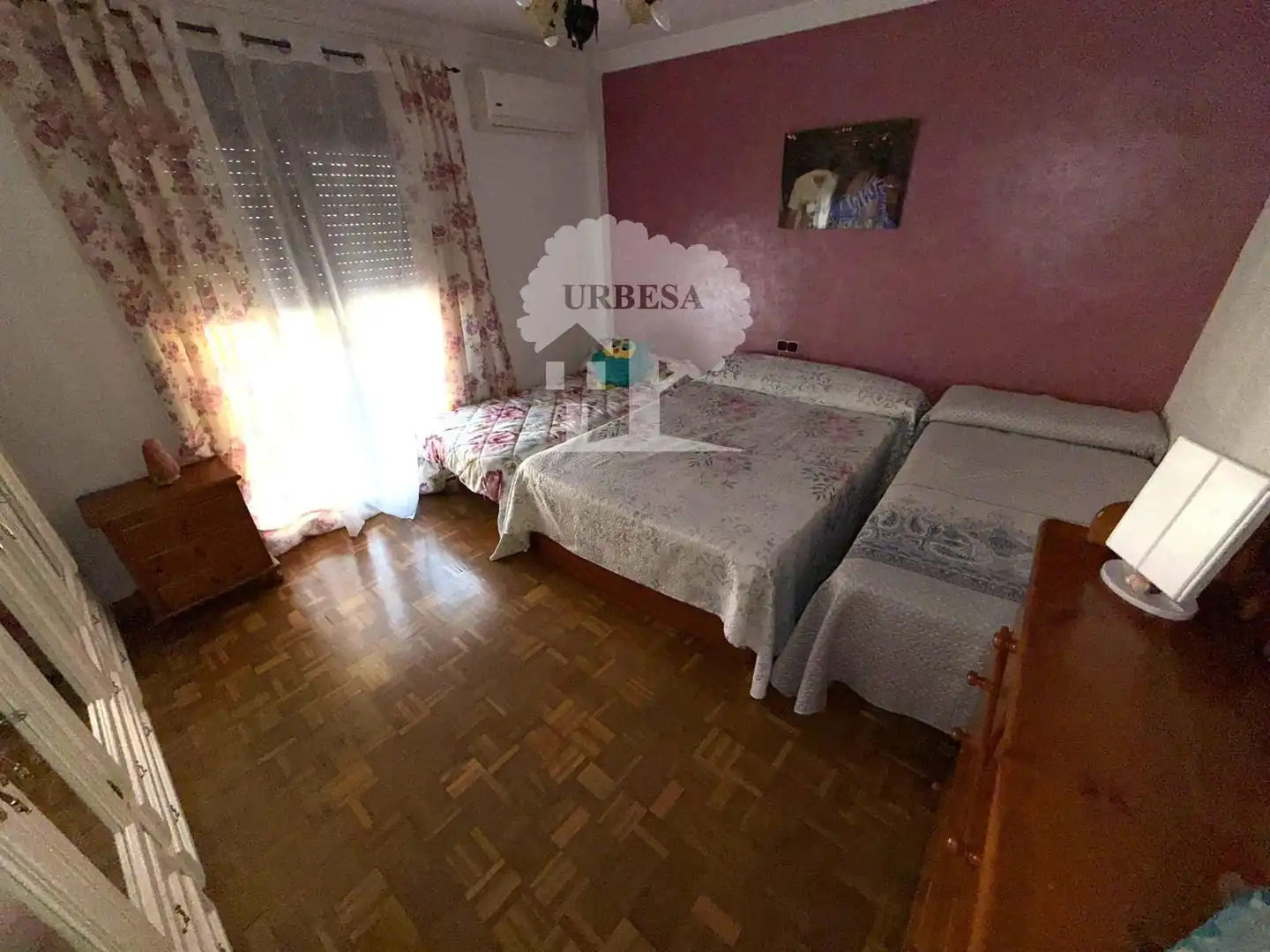 Schlafzimmer von Einfamilien-Reihenhaus zum Verkauf in Motril mit Klimaanlage, Heizung und Schwimmbad