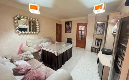Sala d'estar de Pis en venda en Dos Hermanas amb Traster i Piscina