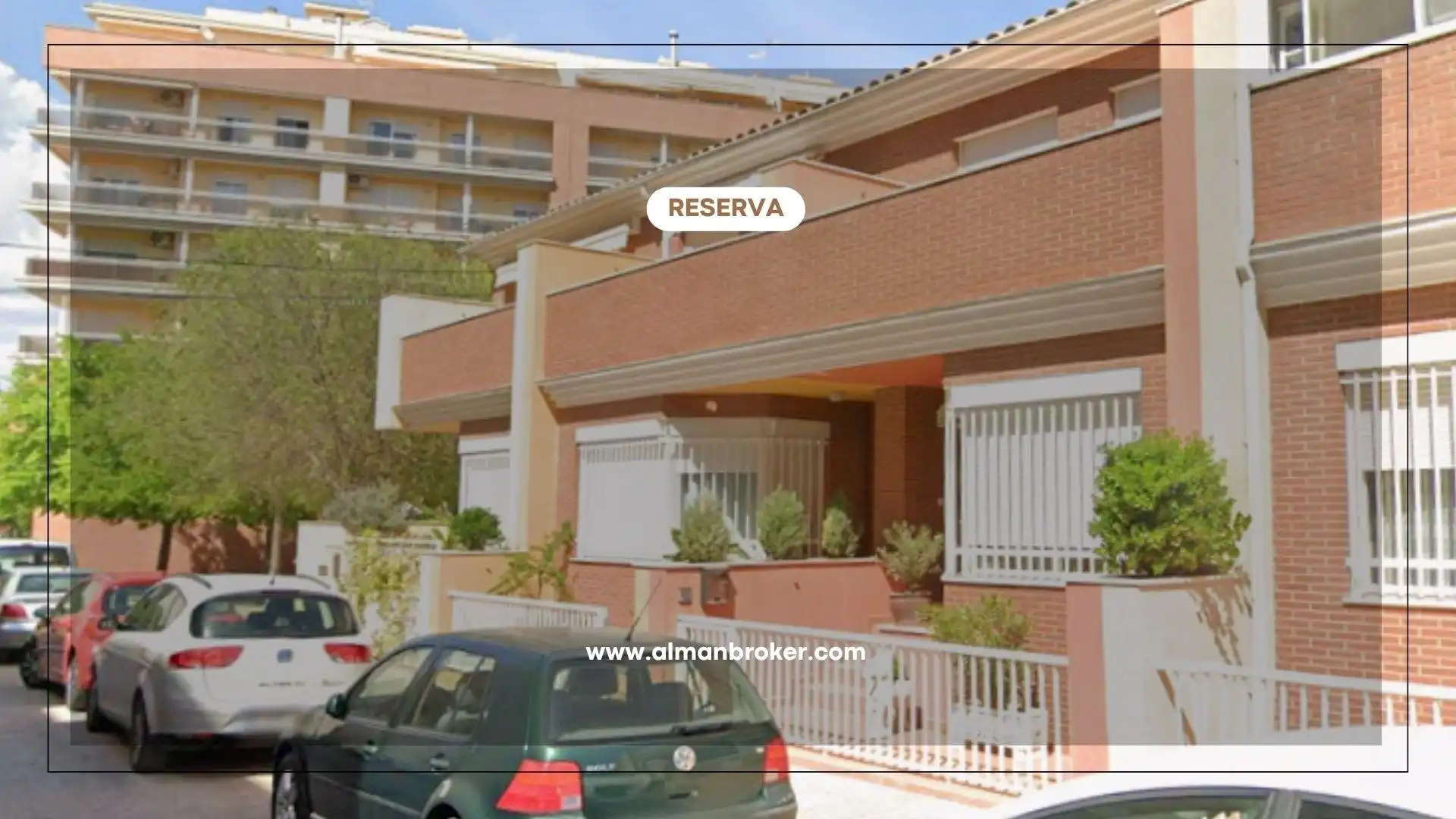 Adossat amb terrassa en venda a Almansa