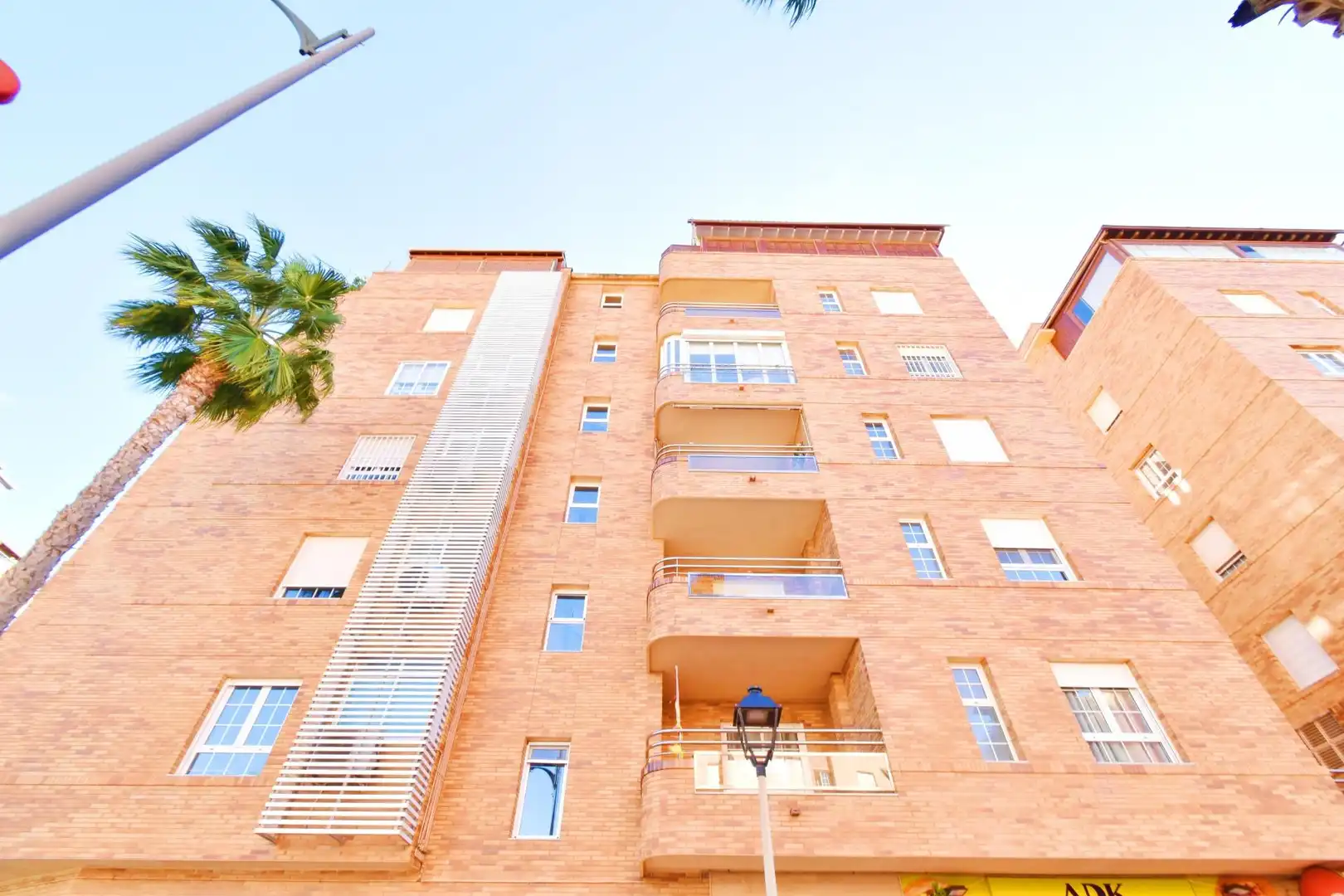 Vista exterior de Piso en venta en Roquetas de Mar con Terraza y Amueblado