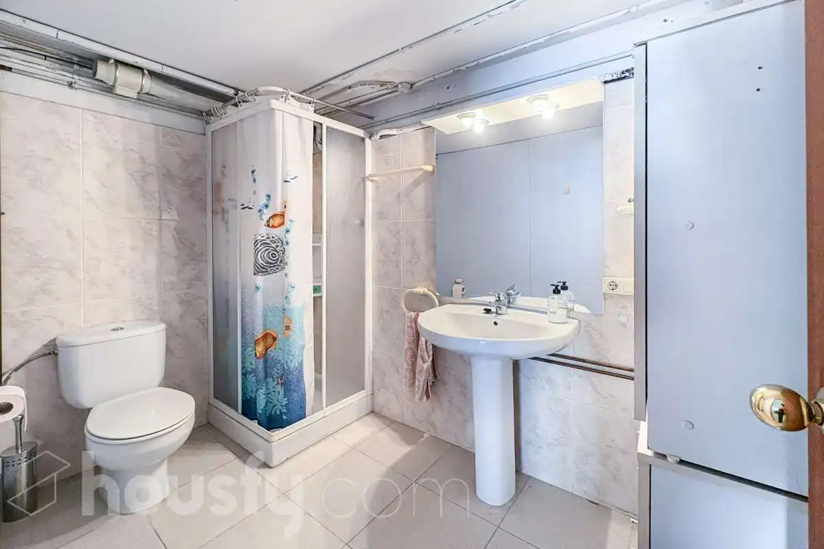 Baño de Casa o chalet en venta en Girona con Aire acondicionado, Calefacción y Jardín privado