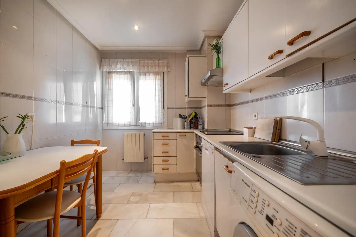 Küche von Wohnung zum Verkauf in Ávila mit Klimaanlage, Parkett und Terrasse