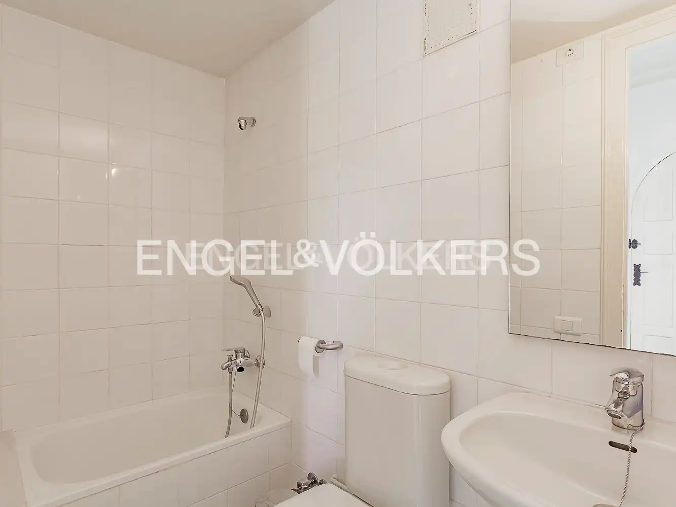 Bathroom of Houses for sale in Sant Cugat del Vallès  with Air Conditioner, Heating and Private garden