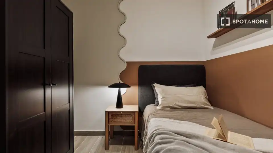 Dormitori de Apartament per a compartir en Barcelona amb Aire condicionat, Terrassa i Moblat