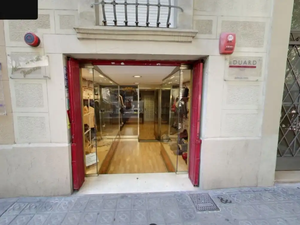 Gewerbefläche zum Verkauf in Carrer de Rocafort 159, imagen 2