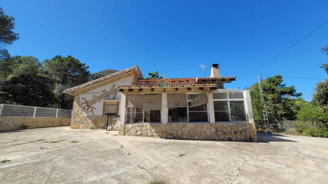 Casa-chalet en Venta en  partida les foyes, 0 en Simat de la Valldigna