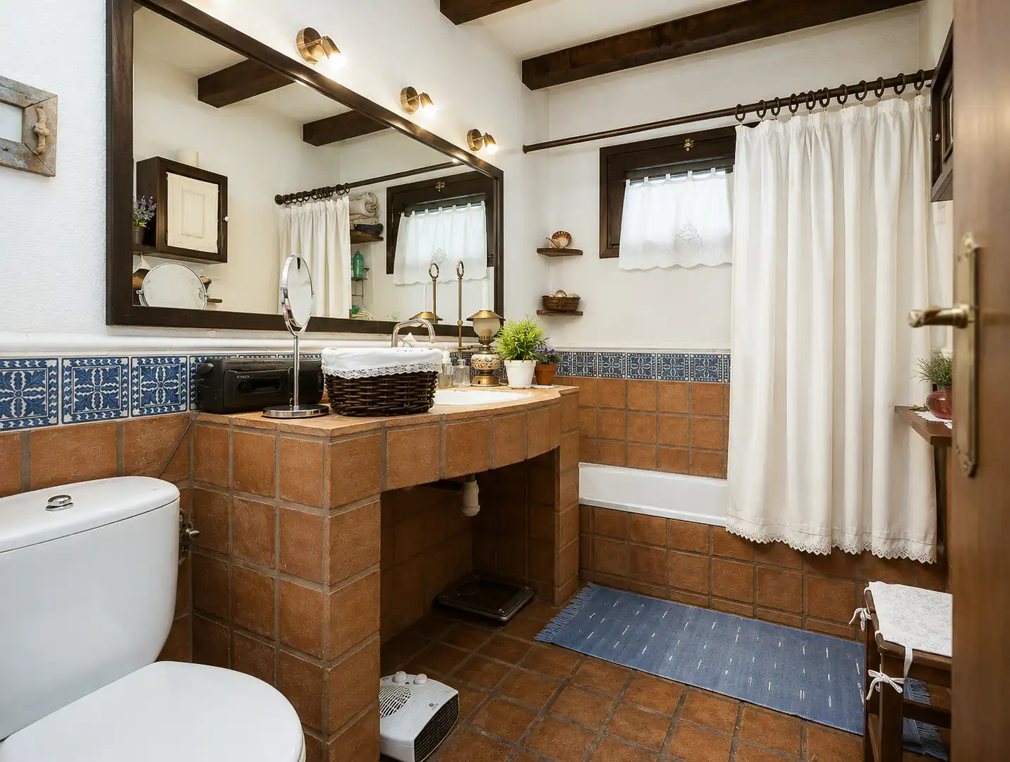 Baño de Finca rústica en venta en L'Esquirol con Calefacción, Jardín privado y Terraza