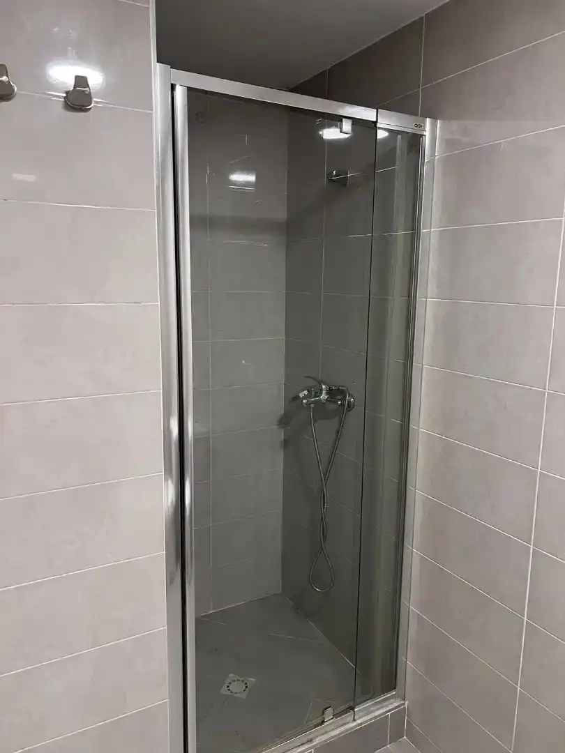 Baño de Piso de alquiler en Cabrils con Lavadora, Microondas y Internet