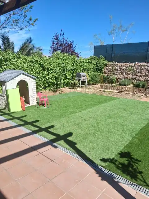 Garten von Einfamilien-Reihenhaus zum Verkauf in Uceda mit Heizung, Privatgarten und Abstellraum