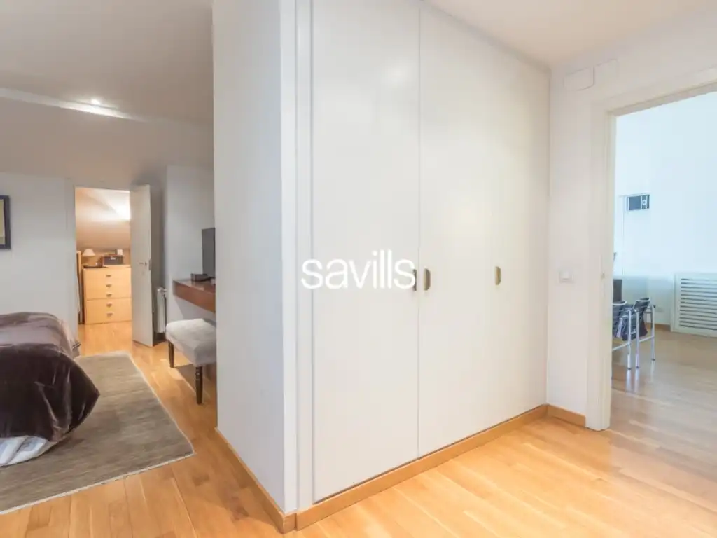 Schlafzimmer von Wohnungen zum Verkauf in Barcelona mit Schwimmbad und Balkon