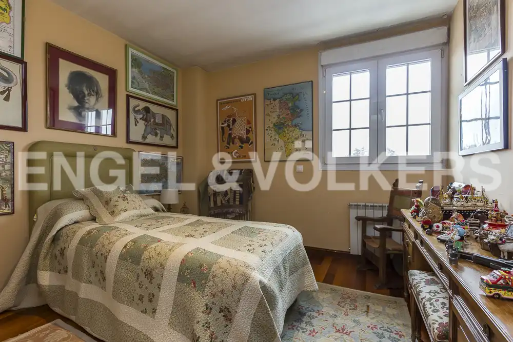 Bedroom of Houses for sale in Madrid  with Air Conditioner, Heating and Private garden