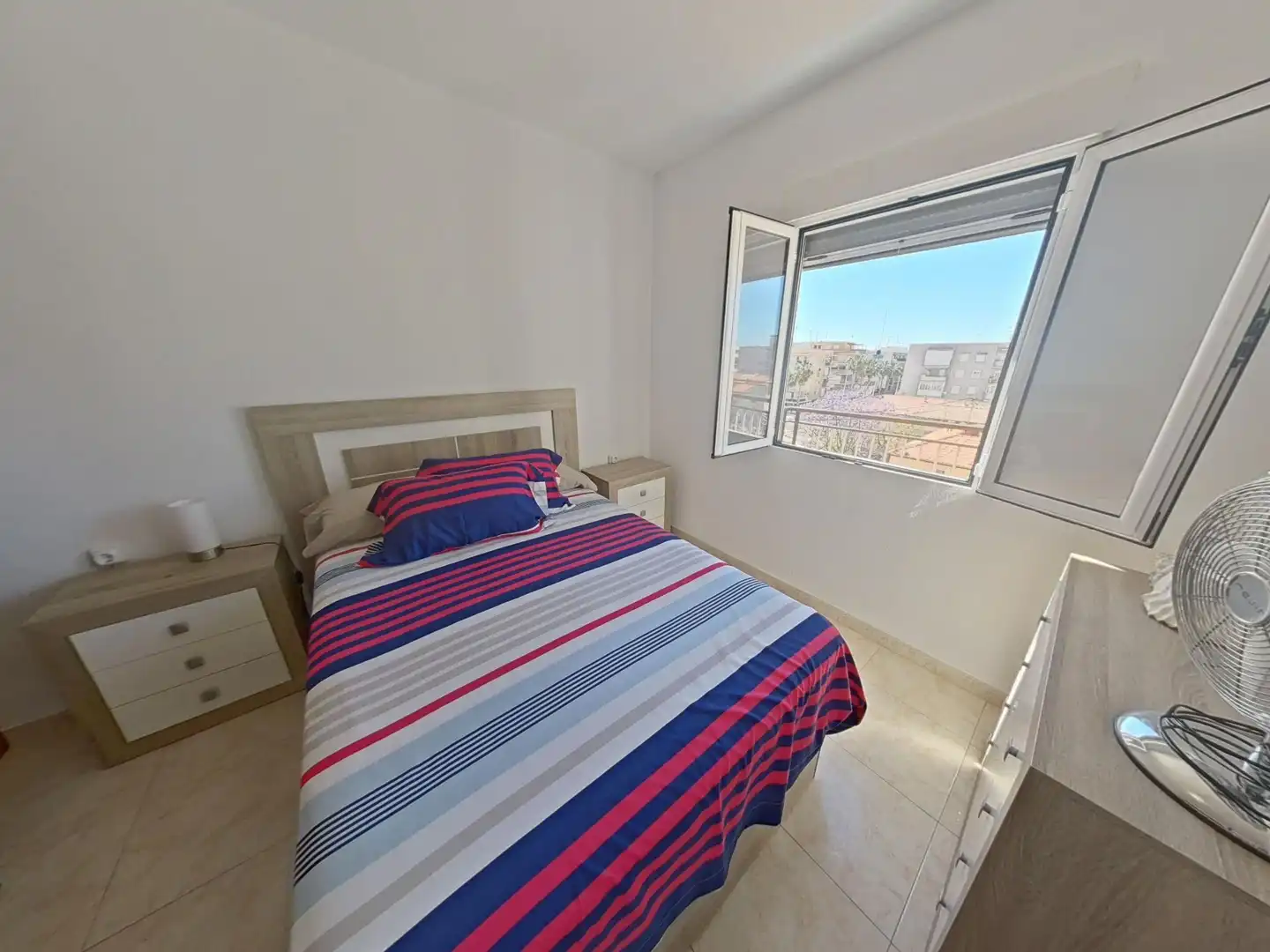 Habitación de Apartamento en venta en Santa Pola con Aire acondicionado, Terraza y Amueblado