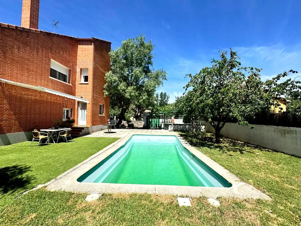 Schwimmbecken von Haus oder Chalet zum Verkauf in Galapagar mit Klimaanlage, Heizung und Privatgarten