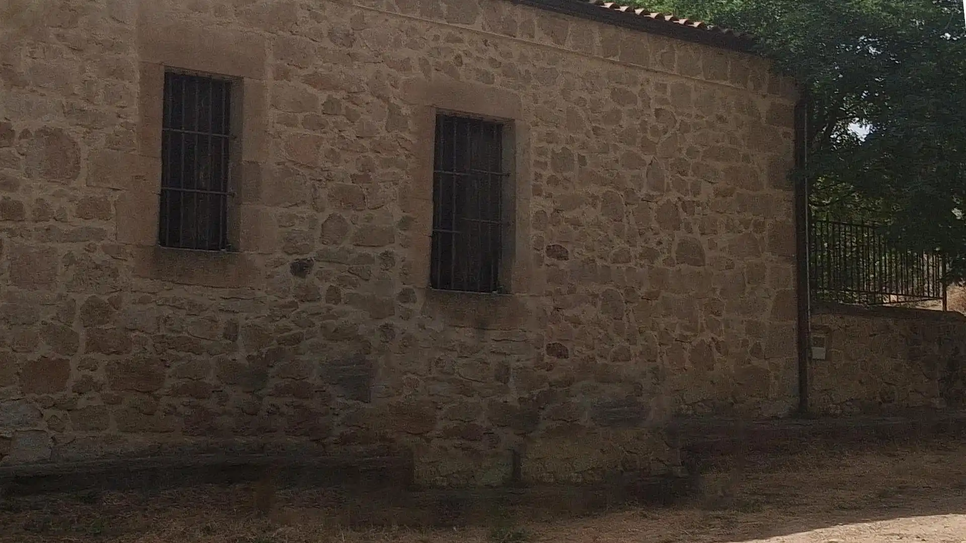 Vista exterior de Casa o xalet en venda en Doñinos de Salamanca amb Piscina comunitària