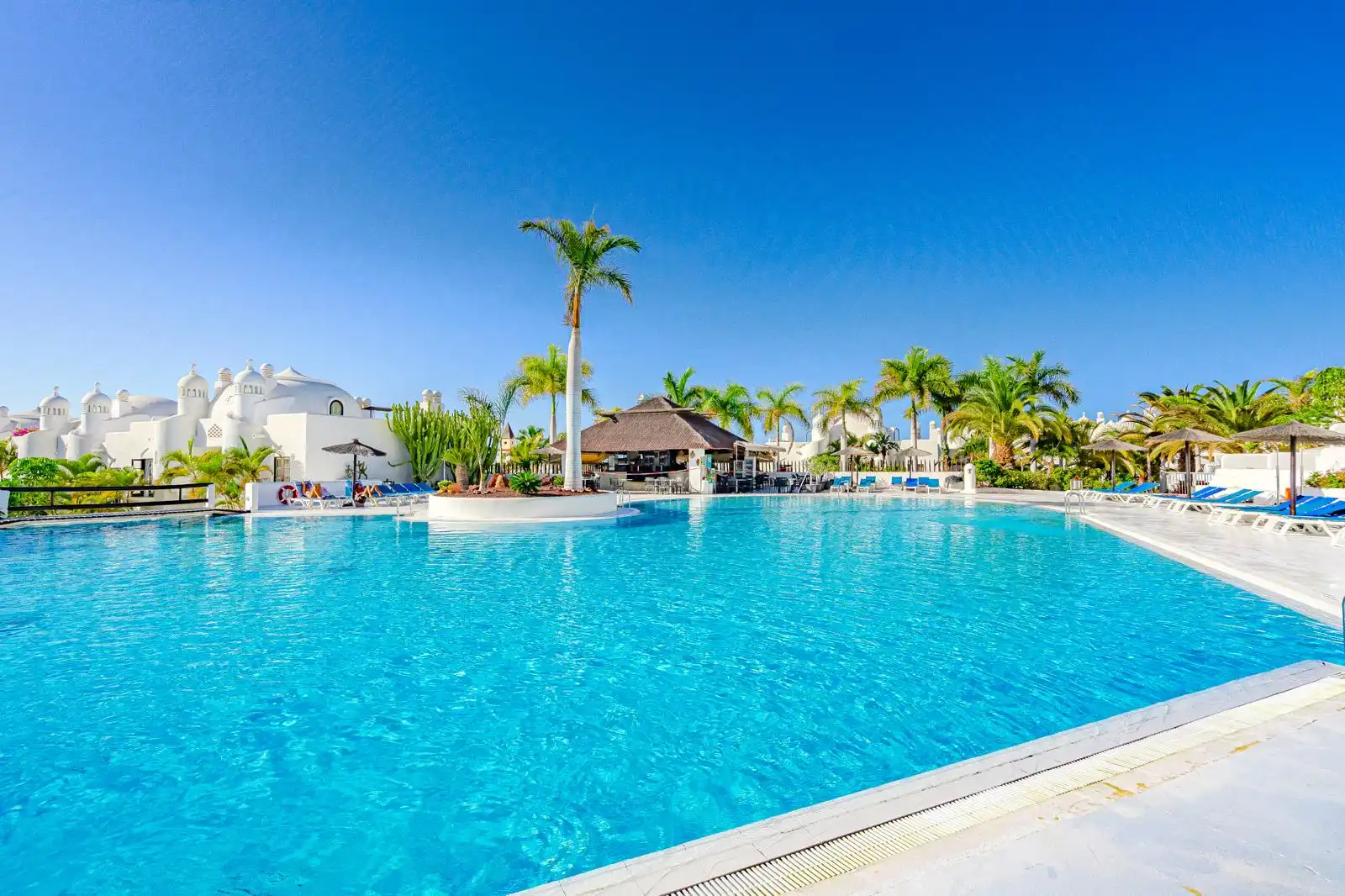 Appartement compact avec piscine à vendre à Avenida Adeje 300 30