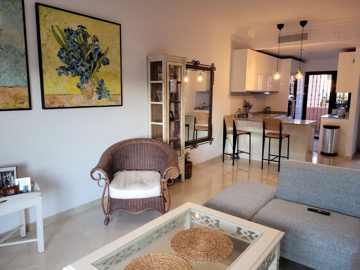 Sala de estar de Dúplex en venta en Marbella con Aire acondicionado, Calefacción y Piscina