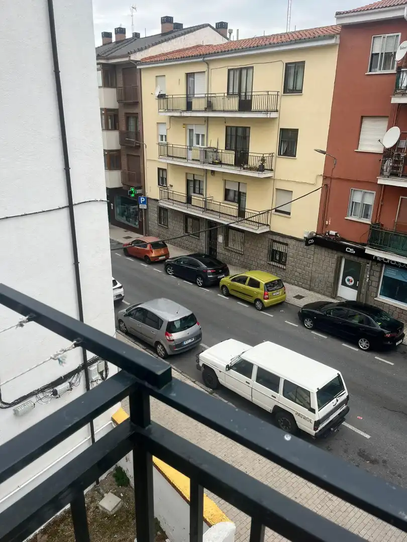 Vista exterior de Pis de lloguer en Ávila amb Calefacció, Terrassa i Moblat