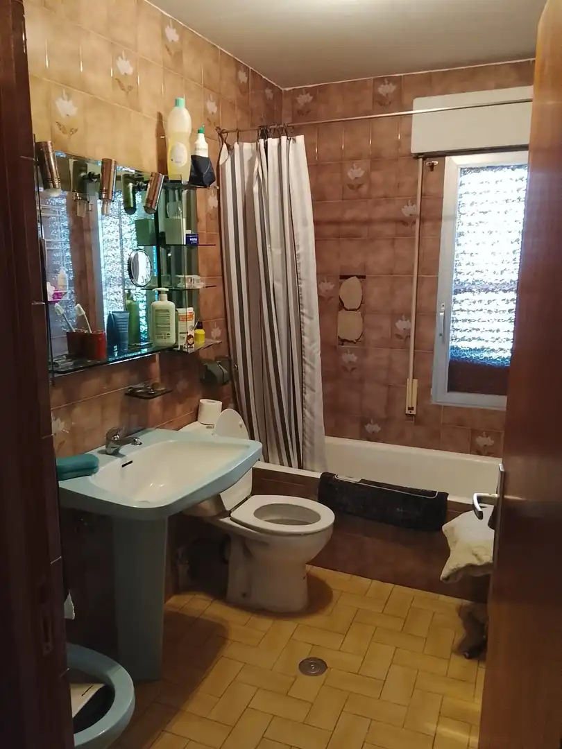 Bany de Casa o xalet en venda en Madrigal de la Vera amb Jardí privat