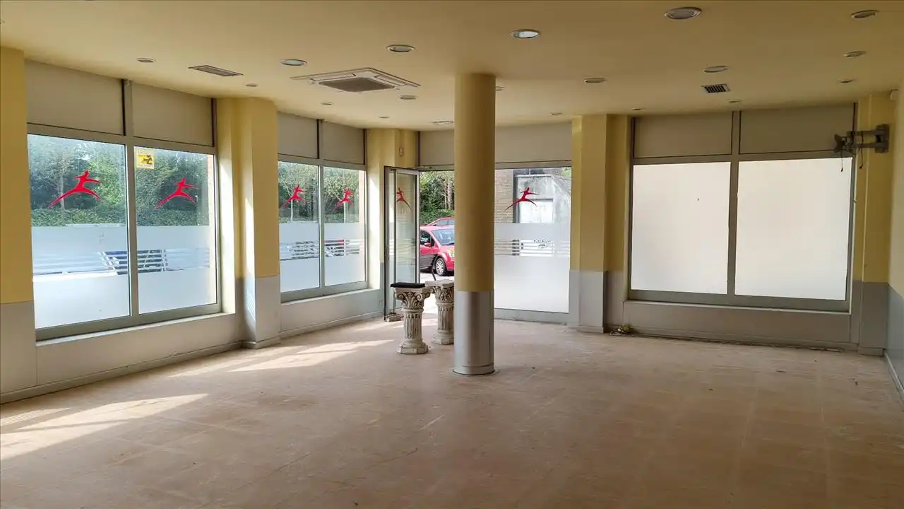 Commercial properties for sale in KRYSTAL PARC.PEÑA ROCIAS URB. BEZANA LAGO UAU-1 C/, Bezana - Prezanes