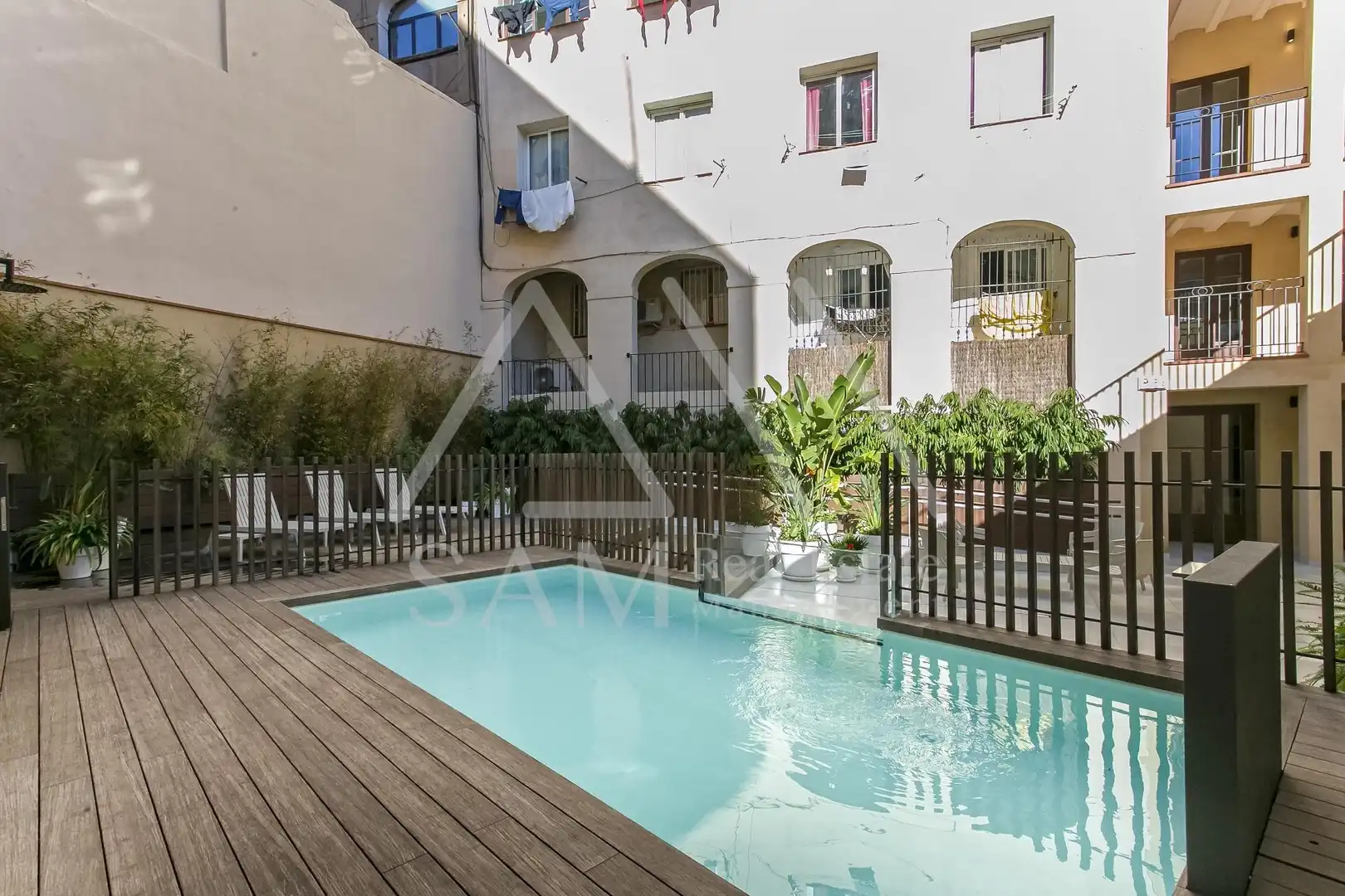 Piscina de Pis en venda en Barcelona amb Calefacció, Balcó i Piscina comunitària