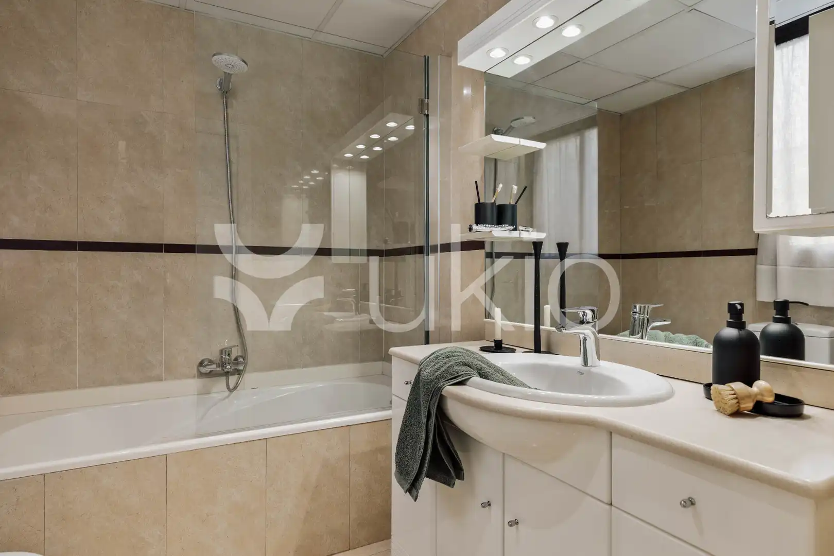 Bathroom of Apartments for rent in Barcelona  with Air Conditioner, Heating and Furnished