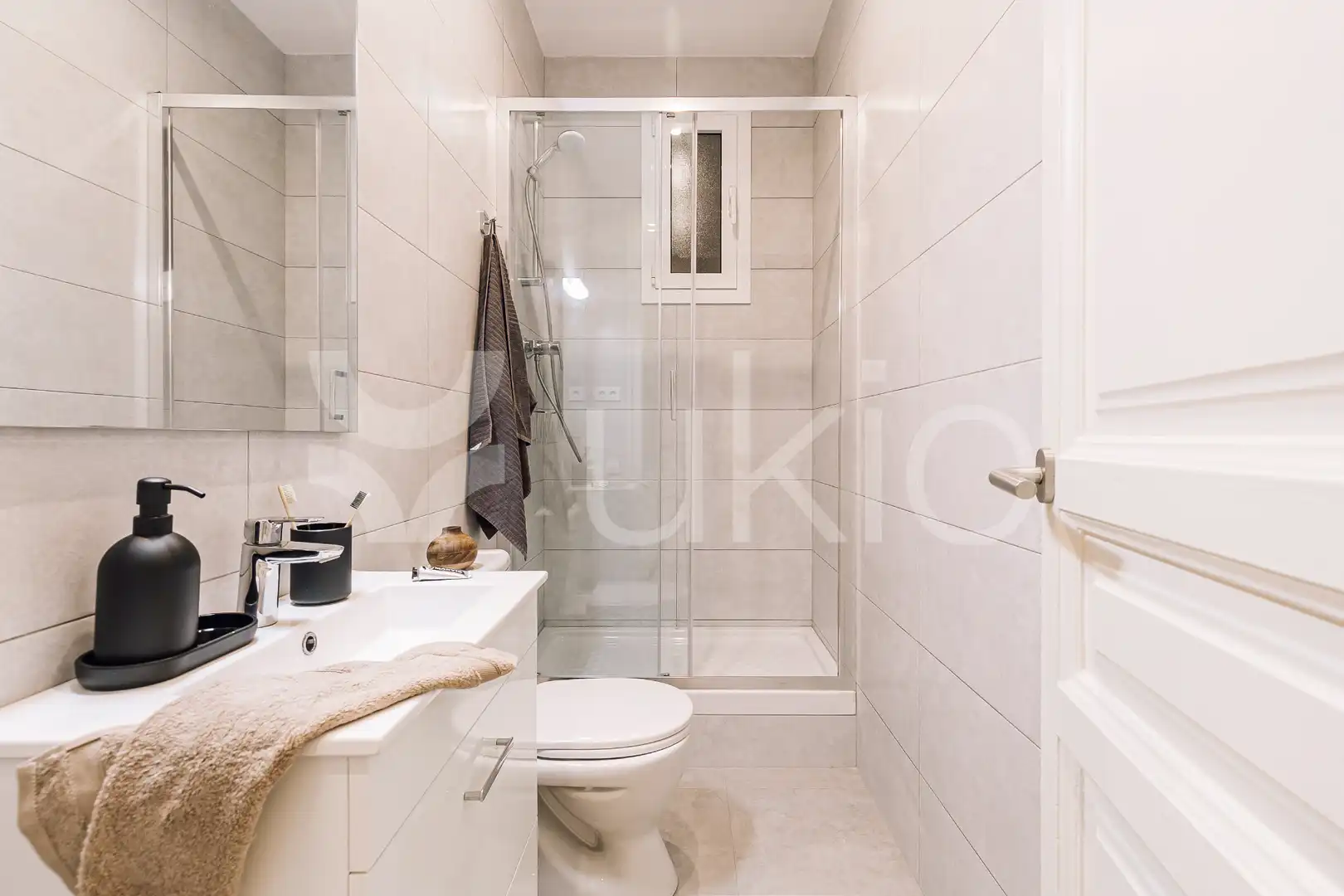 Badezimmer von Wohnungen zur Miete in Barcelona mit Heizung, Möbliert und Ofen